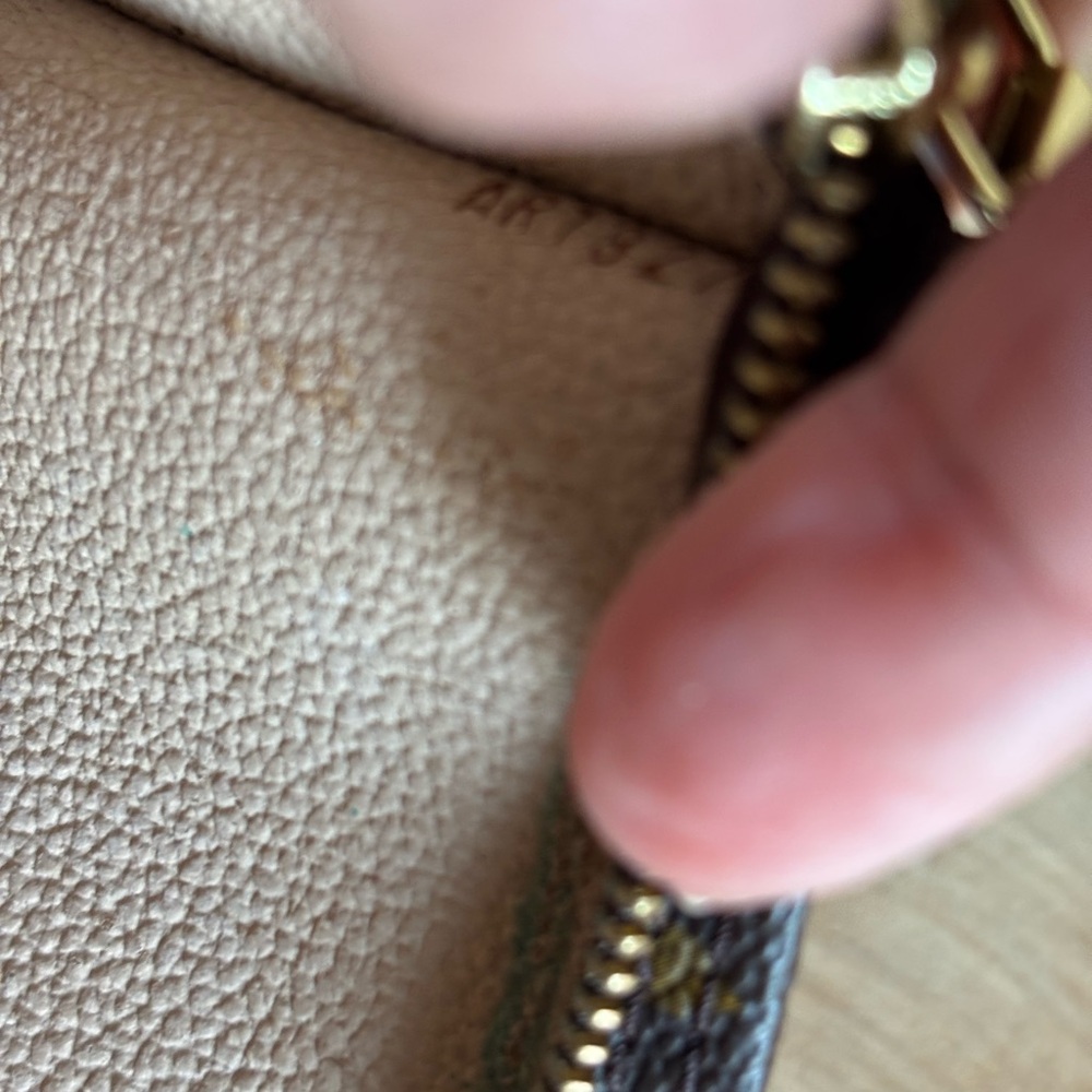 Authentic Louis Vuitton toiletry monogram bag - Picture 7 of 7